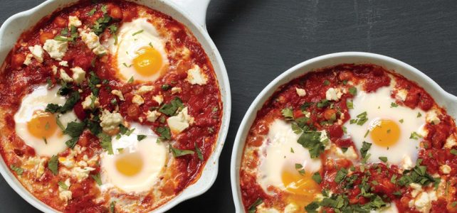 Recipe: Poached Eggs in Tomato Sauce with Chickpeas